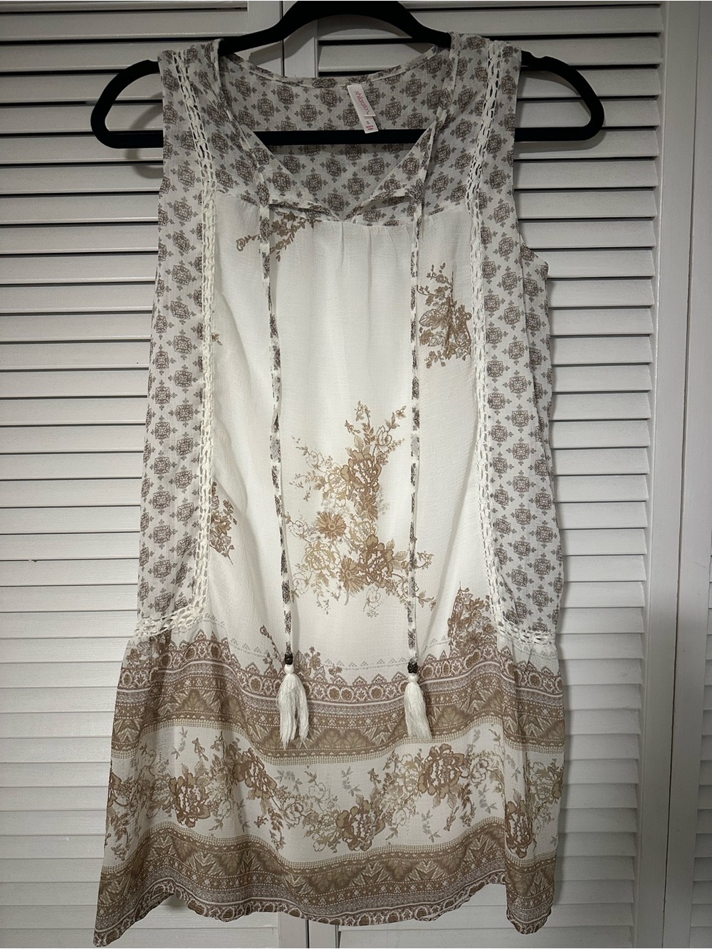 Xhilaration Cream and Tan Floral Boho Sleeveless Dress